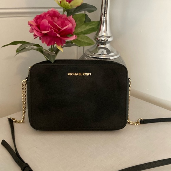 Michael Kors Handbags - Michael kors jet set crossbody bag